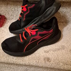 Men's Pumas size 9.5